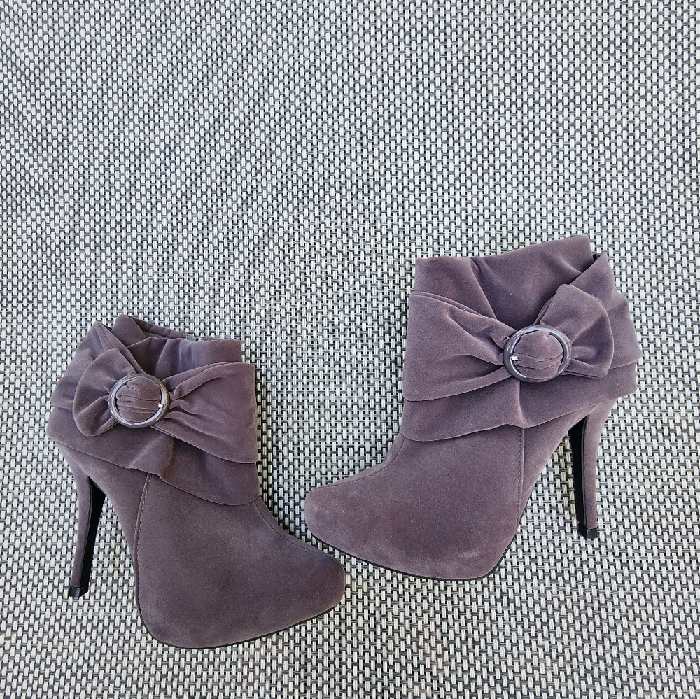 CHARLOTTE RUSSE SUEDE ANKLE BOOTS SZ 7 - Picture 5 of 12